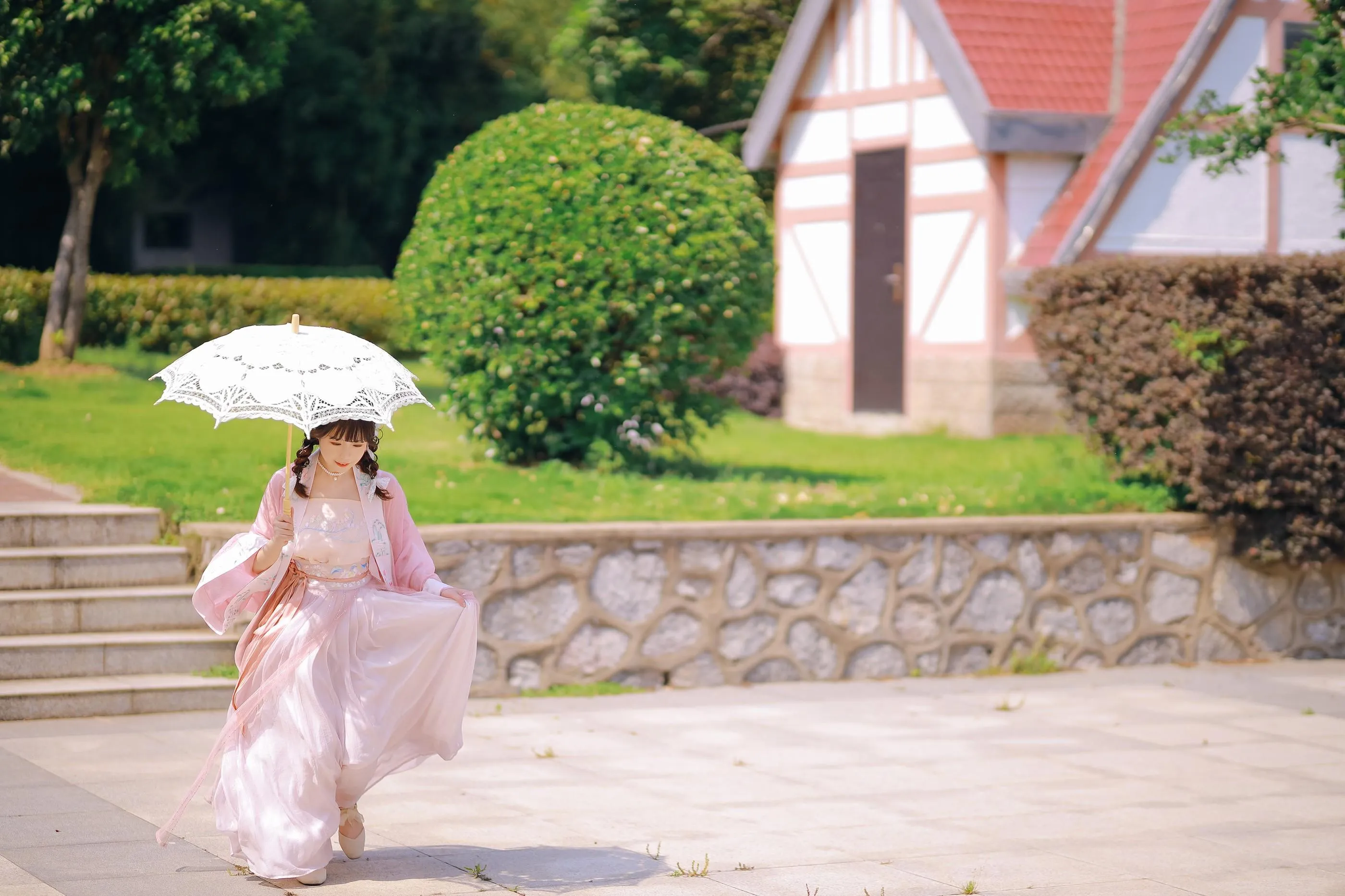 [YITUYU艺图语]2022.08.20 吻花香 Suky喜欢软绵绵毛茸茸的团子 [26P]插图2